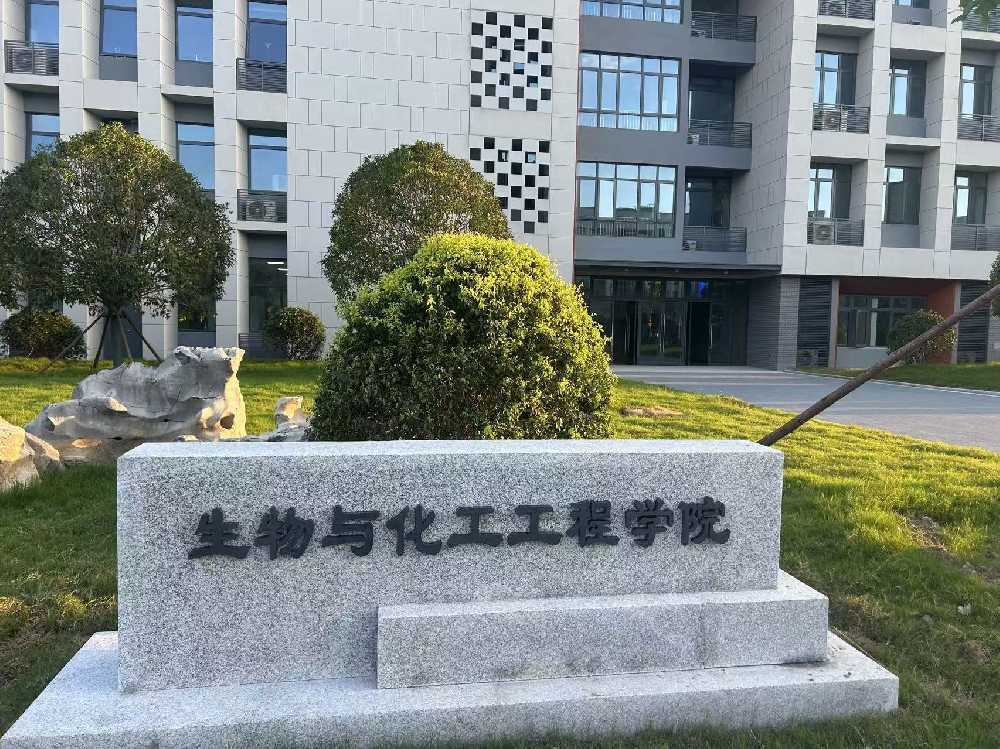 来凤县扬州职业大学体育场高杆灯项目